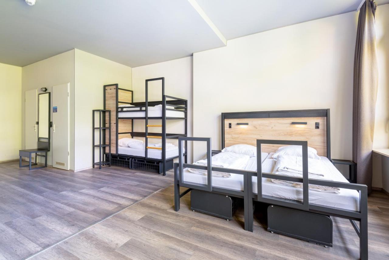 Bed 8-Bed Dormitory Room